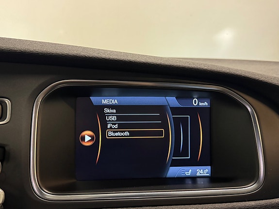 Volvo V40 19 of 26