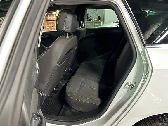 Opel Astra 10 of 15