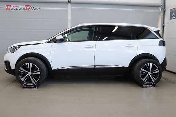Peugeot 5008 2 of 5