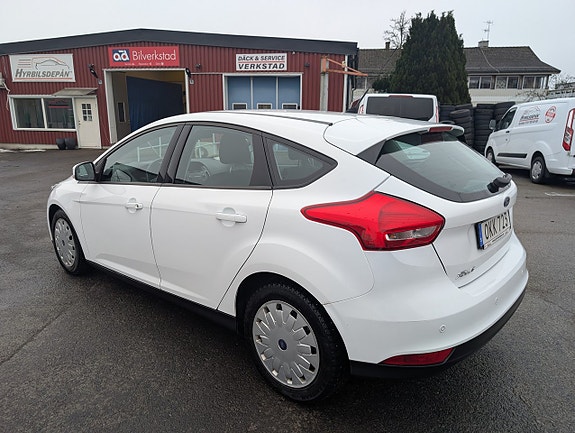 Ford Focus 2 of 5
