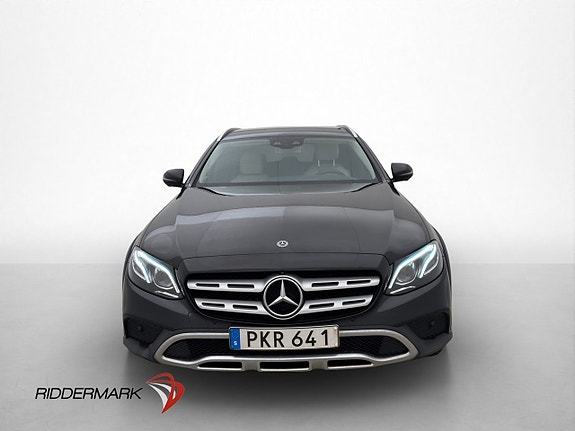 Mercedes-Benz E220 3 of 5