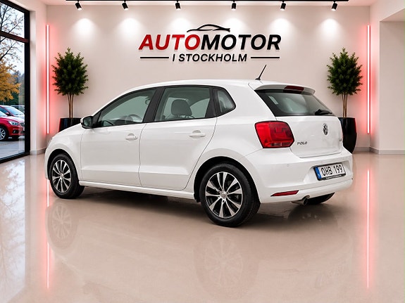 Volkswagen Polo 2 of 5