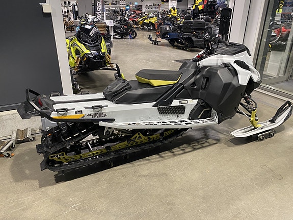 Ski-Doo Summit EDGE 146" 850 E-TEC SHOT 4 of 5