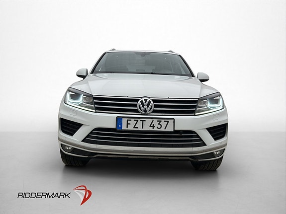 Volkswagen Touareg 2 of 5