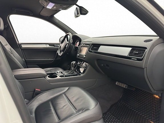 Volkswagen Touareg 12 of 24