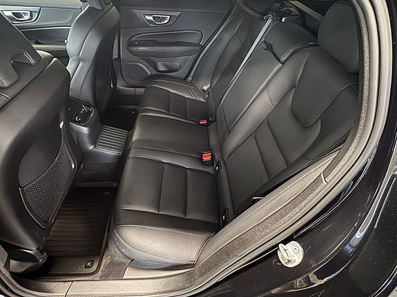 Volvo V60 8 of 16