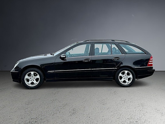 Mercedes-Benz C180 4 of 5