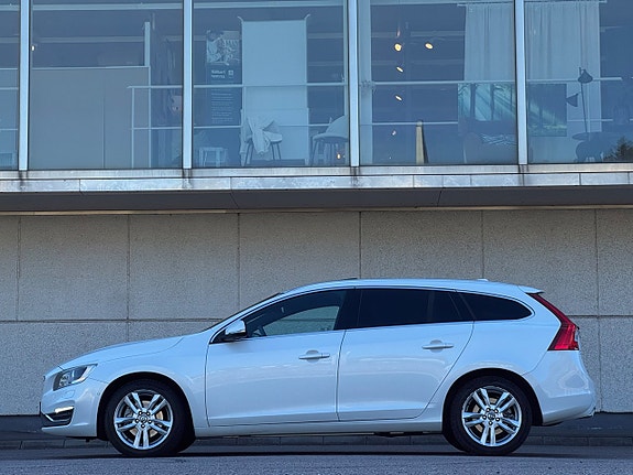 Volvo V60 2 of 13