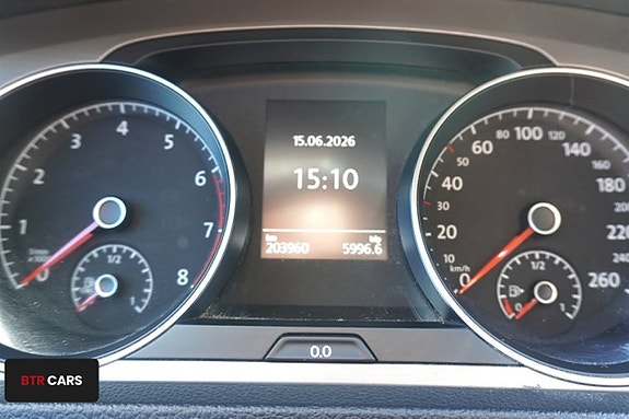 Volkswagen Golf VII 10 of 11