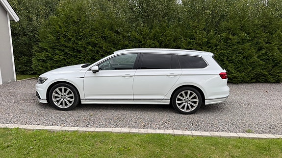 Volkswagen Passat 2 of 6