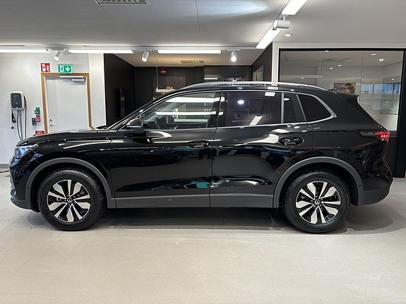 Volkswagen Tiguan 8 of 24