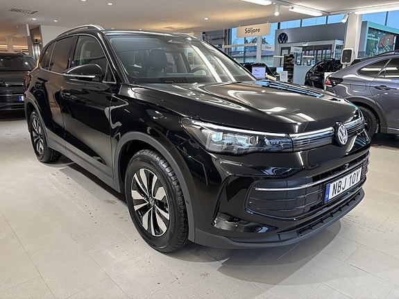Volkswagen Tiguan 3 of 24