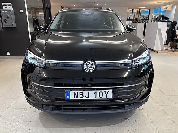 Volkswagen Tiguan 2 of 24