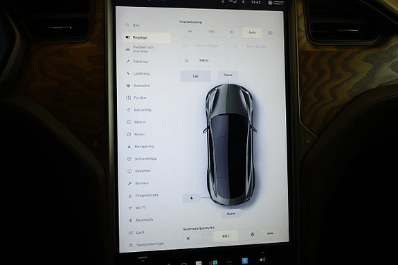 Tesla Model S 20 of 24