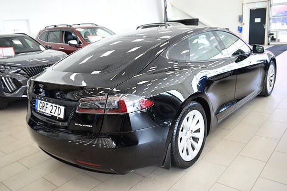 Tesla Model S 4 of 24