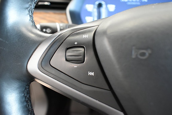 Tesla Model S 16 of 24