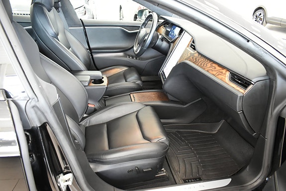 Tesla Model S 7 of 24
