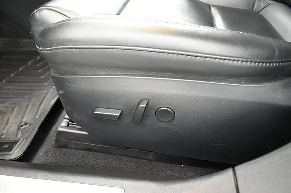 Tesla Model S 14 of 24