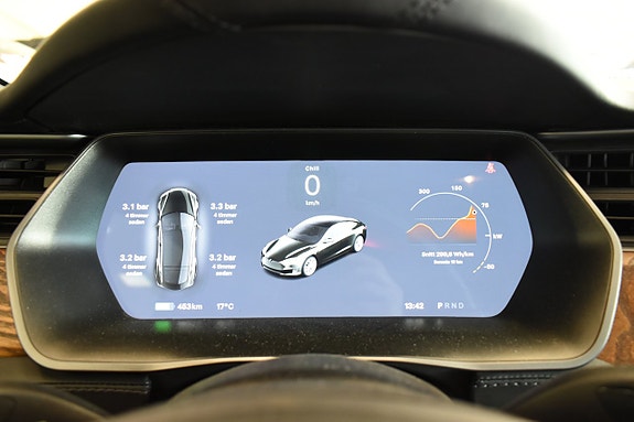 Tesla Model S 21 of 24
