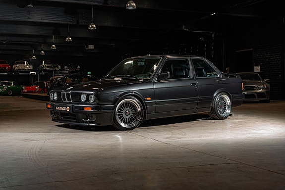 BMW 325i 2 of 5