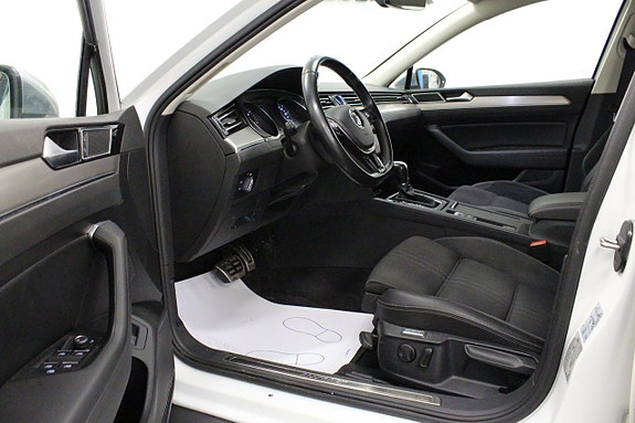 Volkswagen Passat Alltrack 6 of 17