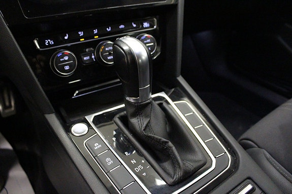 Volkswagen Passat Alltrack 13 of 17