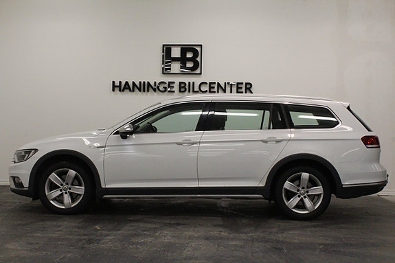 Volkswagen Passat Alltrack 3 of 5