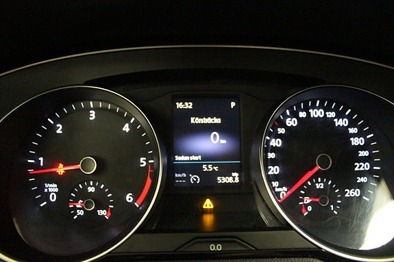 Volkswagen Passat Alltrack 10 of 17