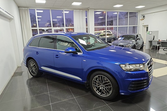 Audi Q7 4 of 5