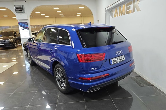 Audi Q7 3 of 5