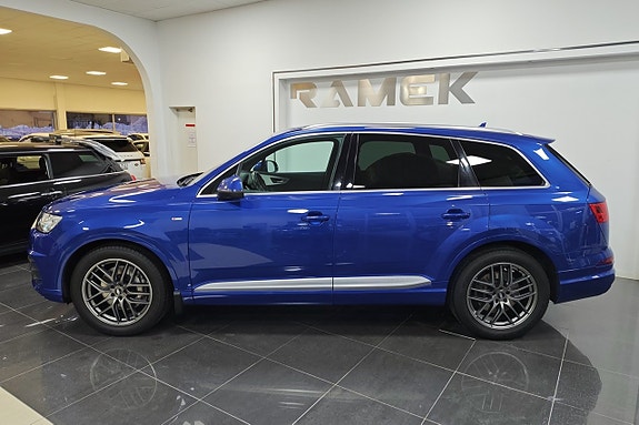 Audi Q7 2 of 5