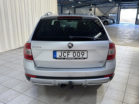 Skoda Octavia Scout 14 of 19