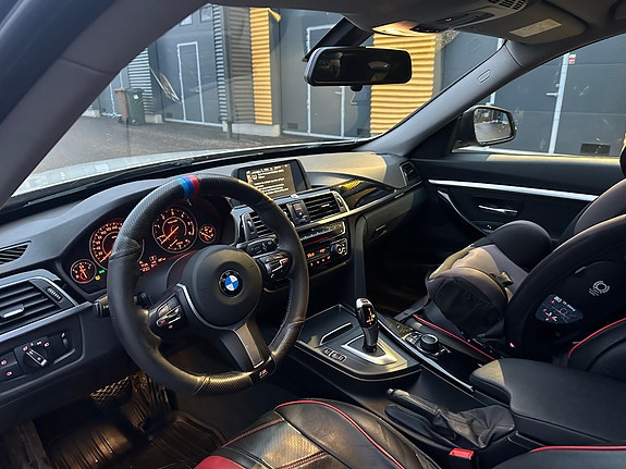 BMW 320d 3 of 5
