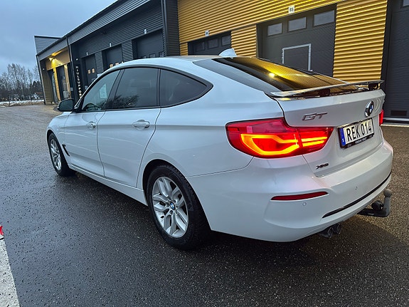 BMW 320d 2 of 5