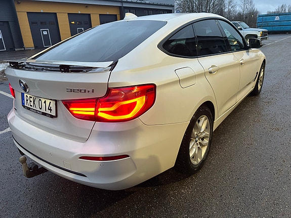 BMW 320d 4 of 5
