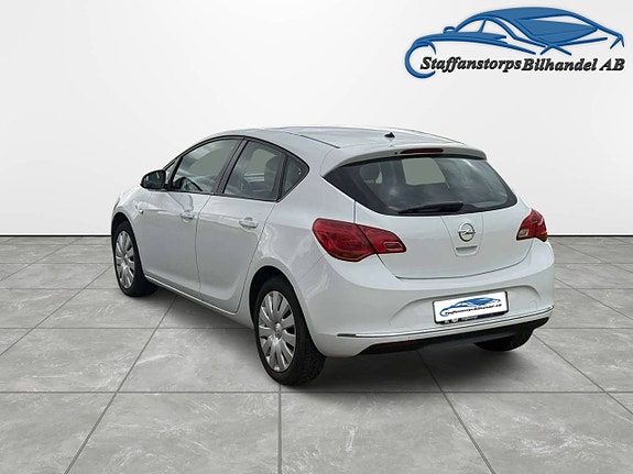 Opel Astra 8 of 10