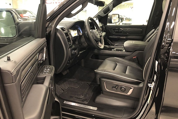 Dodge RAM 1500 8 of 14