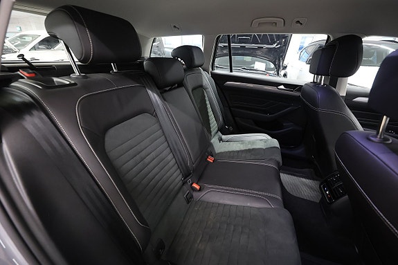 Volkswagen Passat 12 of 24