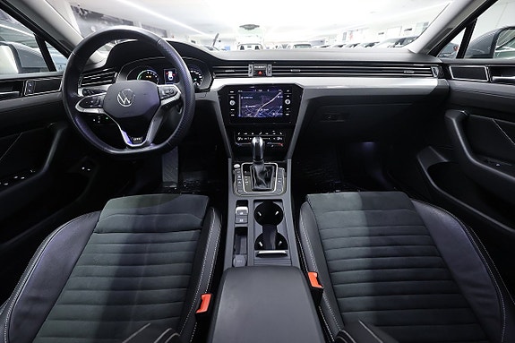 Volkswagen Passat 13 of 24