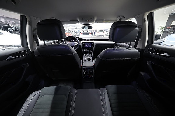 Volkswagen Passat 11 of 24