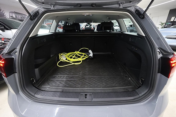 Volkswagen Passat 9 of 24