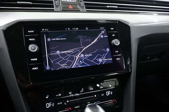 Volkswagen Passat 19 of 24