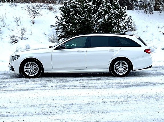 Mercedes-Benz E200 3 of 5