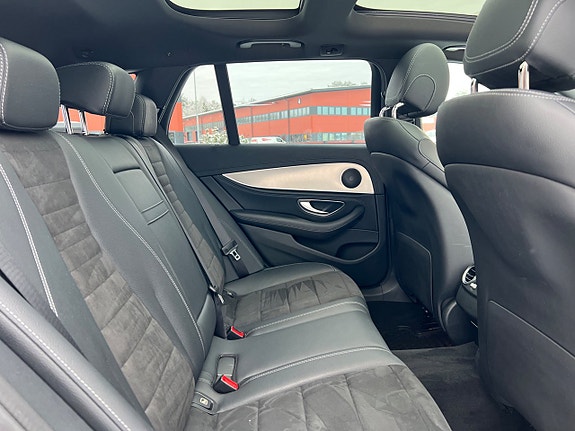 Mercedes-Benz E200 19 of 25