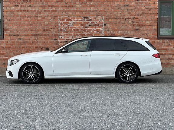 Mercedes-Benz E200 4 of 25