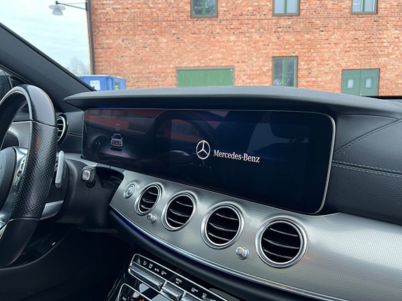 Mercedes-Benz E200 13 of 25