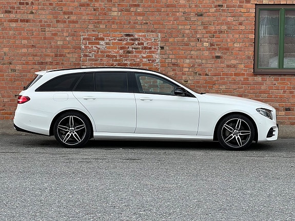 Mercedes-Benz E200 8 of 25