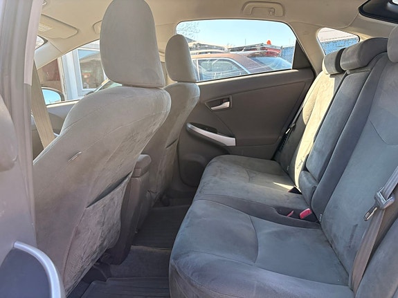 Toyota Prius 5 of 5