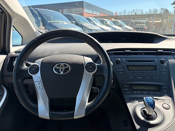 Toyota Prius 3 of 5