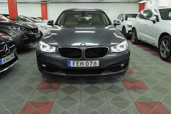 BMW 320 2 of 26